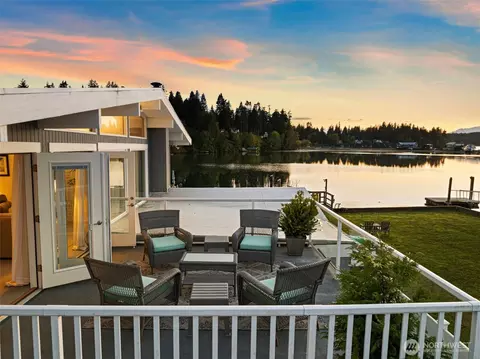 15665 Point Monroe Dr NE, Bainbridge Island, WA 98110