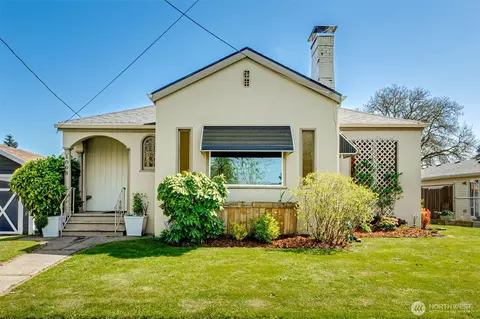 1008 S 3rd Ave, Kelso, WA 98626