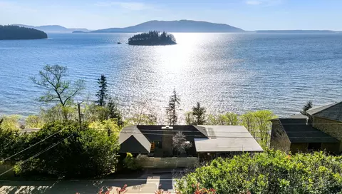 1035 Chuckanut Dr, Bellingham, WA 98229