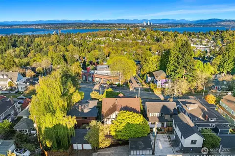 View/Area - 923 23rd Ave E, Seattle, WA 98112 photo 2 of 4