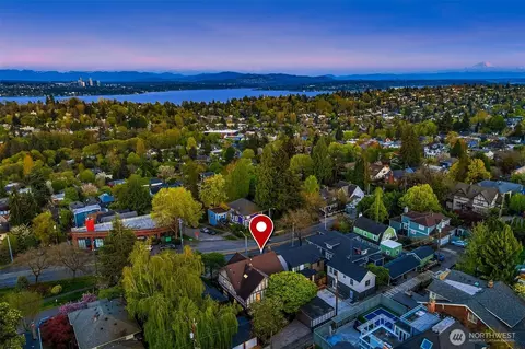 View/Area - 923 23rd Ave E, Seattle, WA 98112 photo 3 of 4