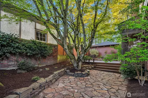 Exterior - 923 23rd Ave E, Seattle, WA 98112 photo 8 of 8