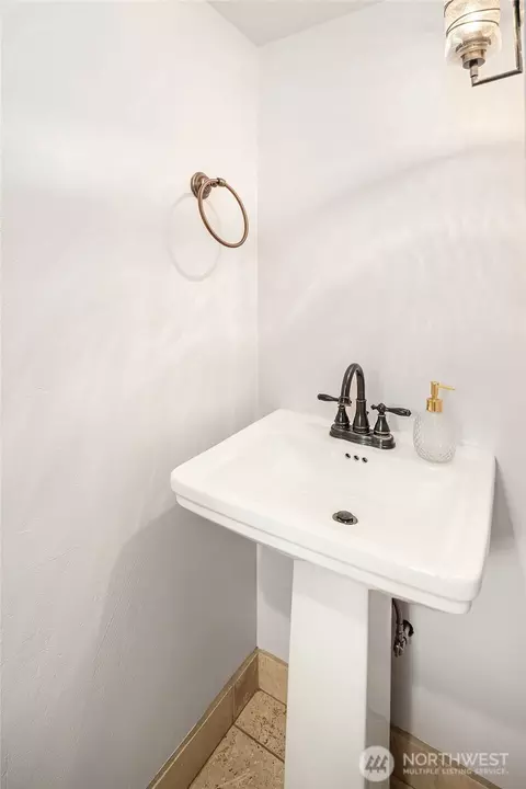 Bath - 923 23rd Ave E, Seattle, WA 98112 photo 1 of 5