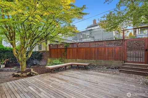Exterior - 923 23rd Ave E, Seattle, WA 98112 photo 7 of 8
