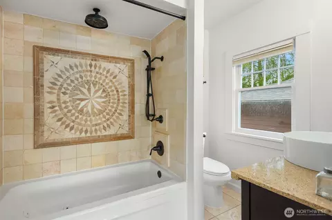 Bath - 923 23rd Ave E, Seattle, WA 98112 photo 2 of 5