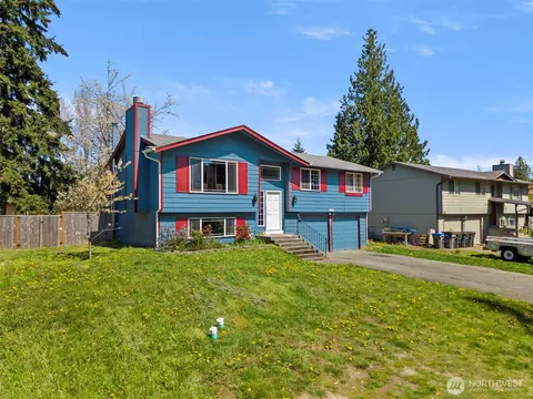 2890 NE 72nd St, Bremerton, WA 98311