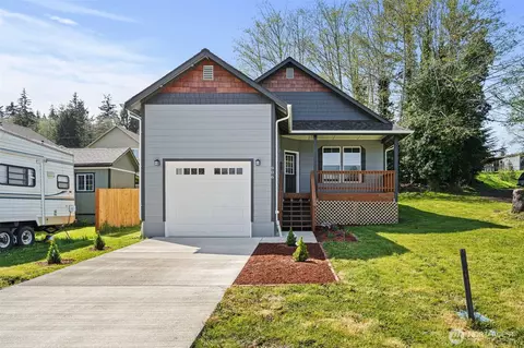 906 Ballentine St, Raymond, WA 98577