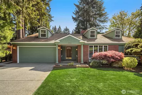 11713 NE 141 Pl NE, Kirkland, WA 98034