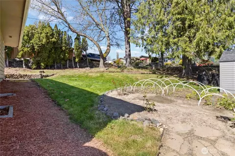 Exterior - 106 Dixie Ln, Longview, WA 98632 photo 4 of 5