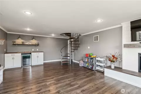 Living - 106 Dixie Ln, Longview, WA 98632 photo 3 of 4