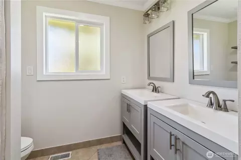 Bath - 106 Dixie Ln, Longview, WA 98632 photo 1 of 2