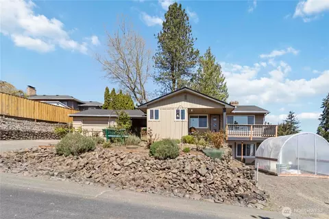 Exterior - 106 Dixie Ln, Longview, WA 98632 photo 1 of 5