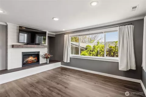 Living - 106 Dixie Ln, Longview, WA 98632 photo 4 of 4