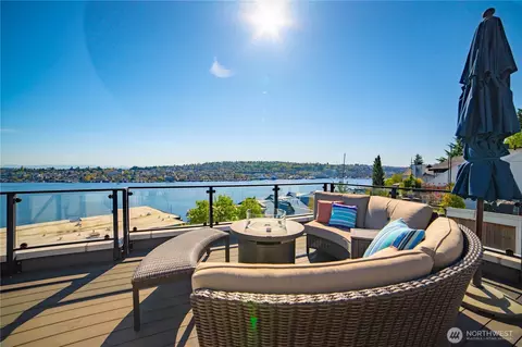 2437 8th Ave N, Seattle, WA 98109