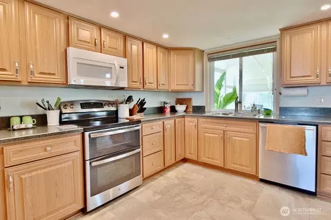 Kitchen - 101 Bay View St, Sequim, WA 98382 photo 1 of 2