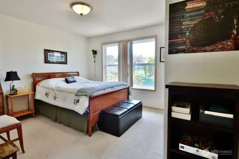 Bedroom - 101 Bay View St, Sequim, WA 98382 photo 4 of 5