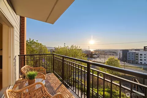 1015 Railroad Ave #201, Bellingham, WA 98225