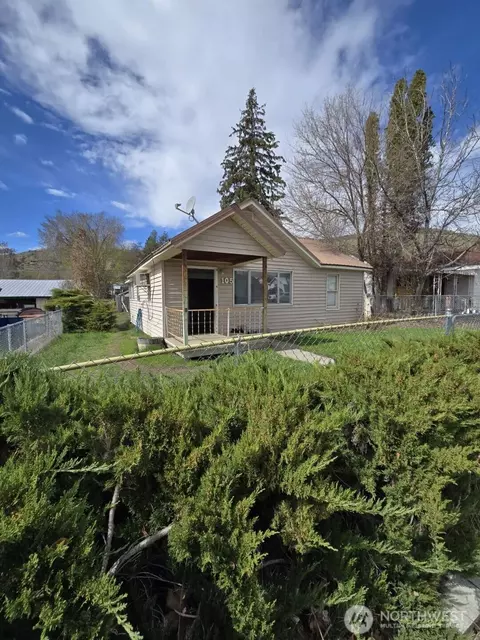 105 N Douglas St N, Omak, WA 98841