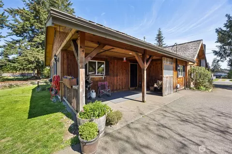 103 Seattle St SE, Rainier, WA 98576