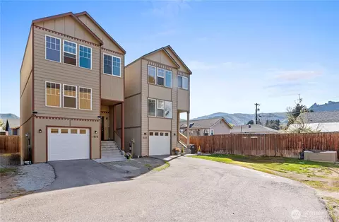 1512 Historic Ln, Wenatchee, WA 98801