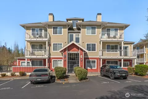 517 225th Ln NE #E-206, Sammamish, WA 98074