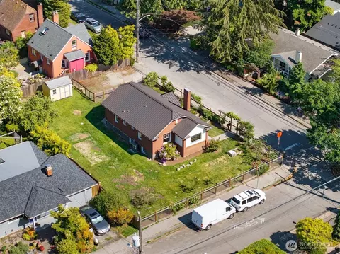 9002 12th Ave NE, Seattle, WA 98115