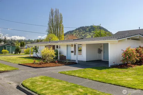 1418 Hillcrest Pkwy, Mount Vernon, WA 98274