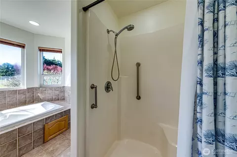 Bath - 10 Donaper Rd, Sequim, WA 98382 photo 3 of 5