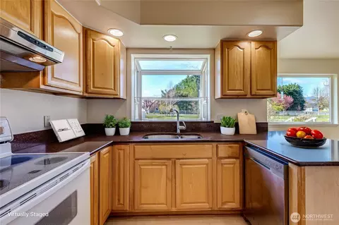 Kitchen - 10 Donaper Rd, Sequim, WA 98382 photo 4 of 5