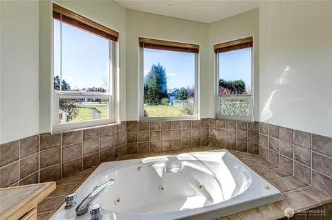 Bath - 10 Donaper Rd, Sequim, WA 98382 photo 2 of 5
