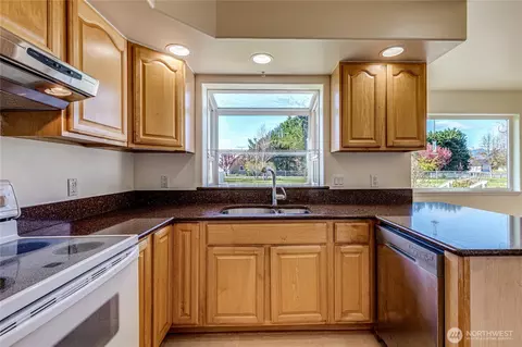 Kitchen - 10 Donaper Rd, Sequim, WA 98382 photo 3 of 5