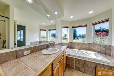 Bath - 10 Donaper Rd, Sequim, WA 98382 photo 1 of 5
