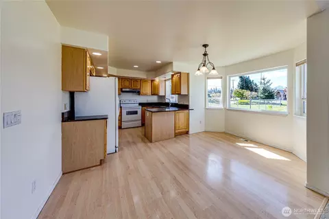 Living - 10 Donaper Rd, Sequim, WA 98382 photo 4 of 4