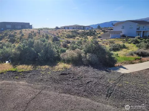517 Island Vw SW, Mattawa, WA 99349