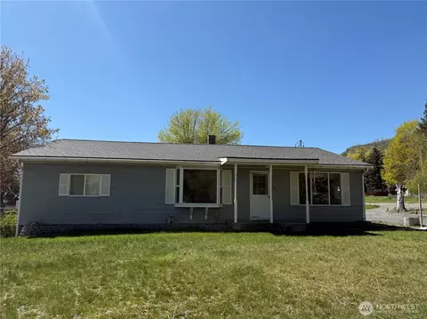 13 Middle Ln, Omak, WA 98841