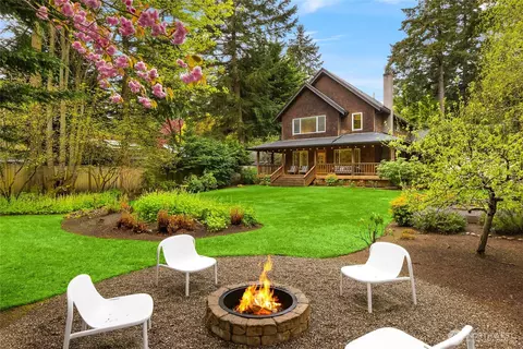 1981 NE Willow Ave, Bainbridge Island, WA 98110