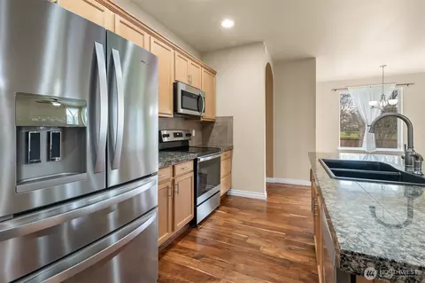 Kitchen - 17715 17th Ave E, Spanaway, WA 98387 photo 4 of 4