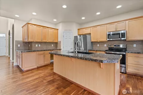 Kitchen - 17715 17th Ave E, Spanaway, WA 98387 photo 2 of 4