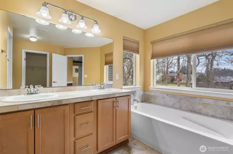 Bath - 17715 17th Ave E, Spanaway, WA 98387 photo 2 of 4