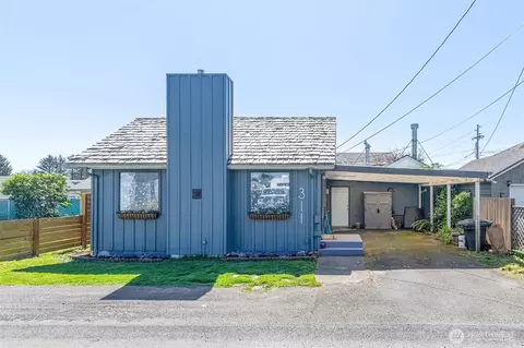 311 SE 3rd St, Long Beach, WA 98631