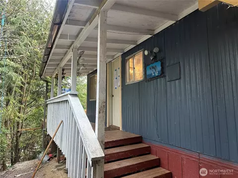 121 E Sand Hill Ln, Belfair, WA 98528