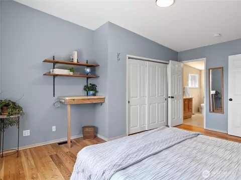 Bedroom - 71 E Mountain Dr, Grapeview, WA 98546 photo 4 of 6