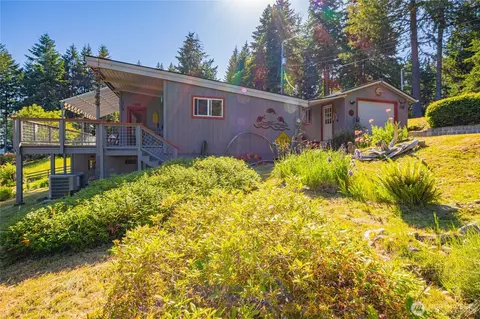 Exterior - 71 E Mountain Dr, Grapeview, WA 98546 photo 2 of 5