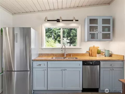 Kitchen - 71 E Mountain Dr, Grapeview, WA 98546 photo 3 of 3