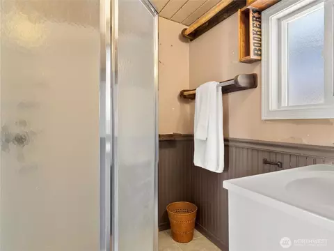 Bath - 71 E Mountain Dr, Grapeview, WA 98546 photo 5 of 5