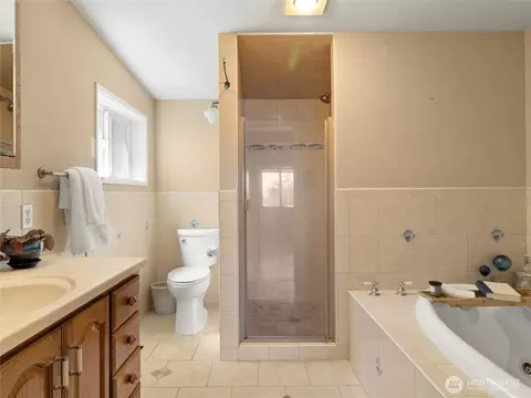 Bath - 71 E Mountain Dr, Grapeview, WA 98546 photo 1 of 5
