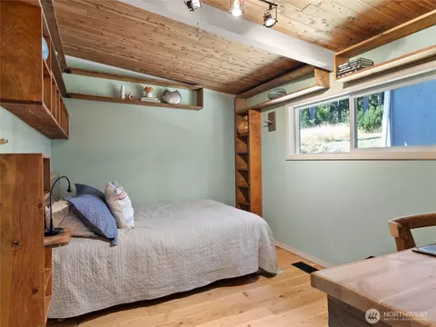 Bedroom - 71 E Mountain Dr, Grapeview, WA 98546 photo 5 of 6