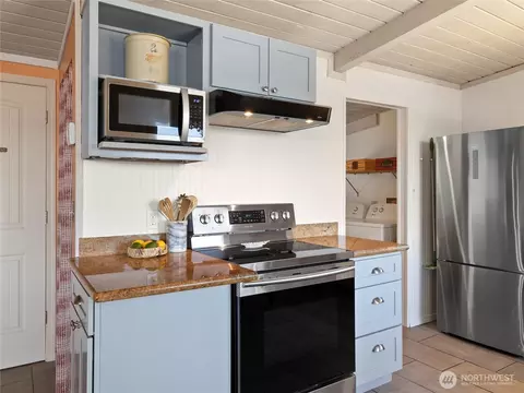 Kitchen - 71 E Mountain Dr, Grapeview, WA 98546 photo 2 of 3