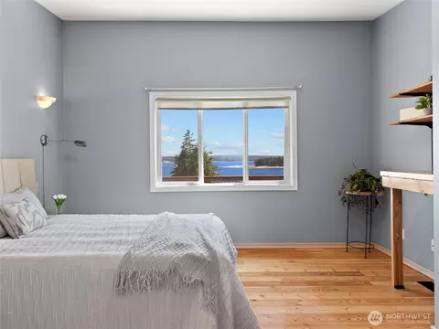 Bedroom - 71 E Mountain Dr, Grapeview, WA 98546 photo 2 of 6