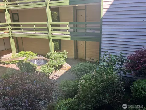 9512 1st Ave NE #110, Seattle, WA 98115